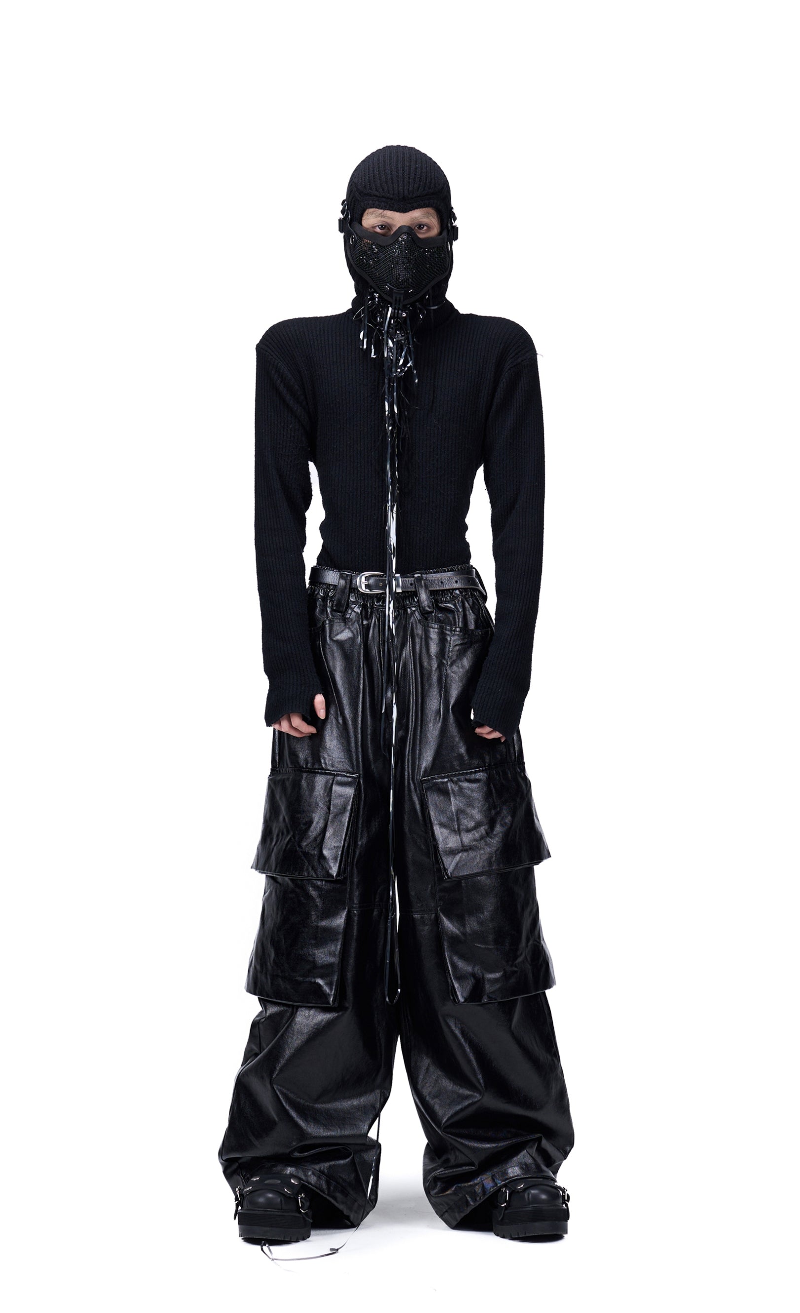 Vanguardia Dimensional Pleated Coated Cargo Pants