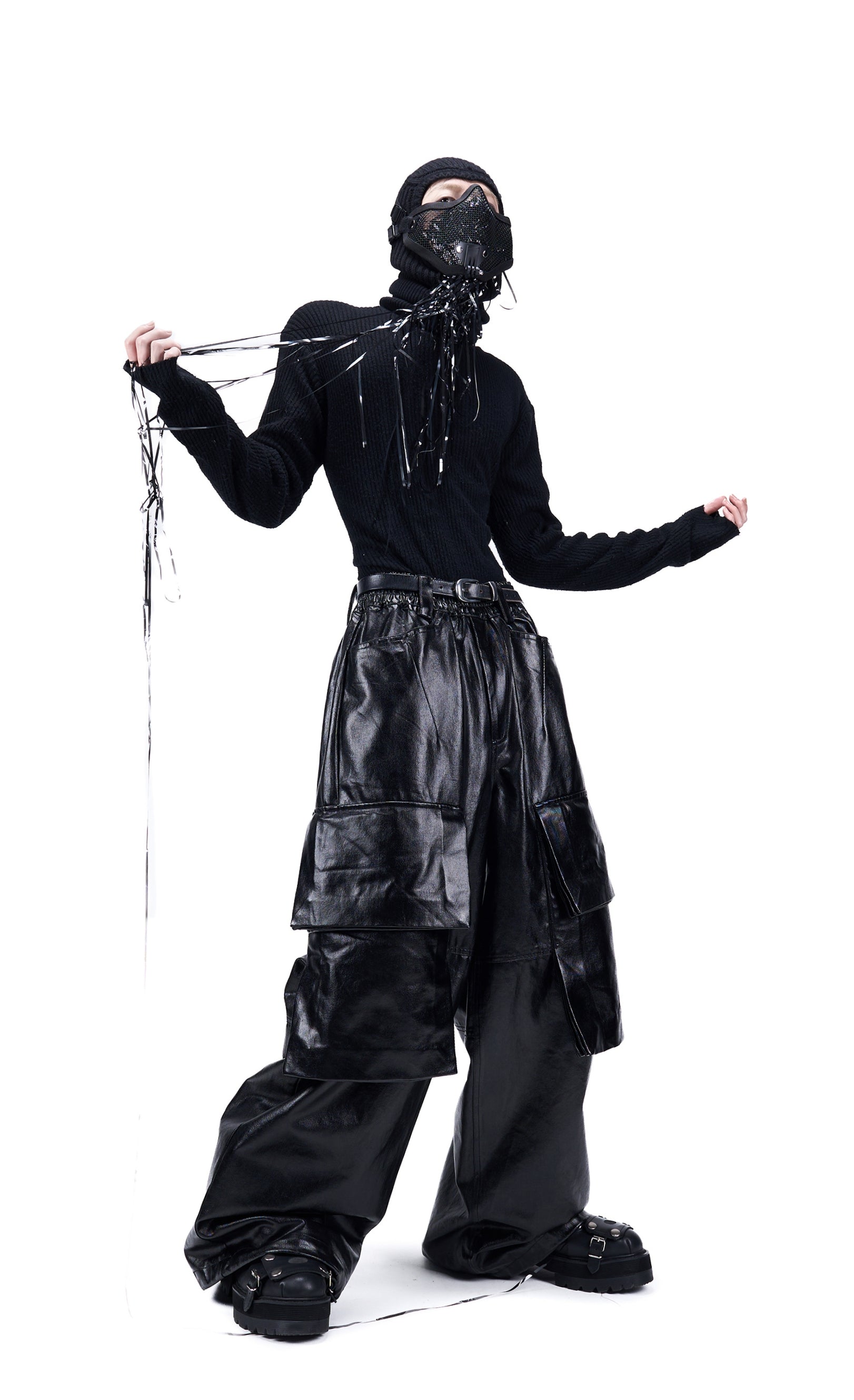 Vanguardia Dimensional Pleated Coated Cargo Pants