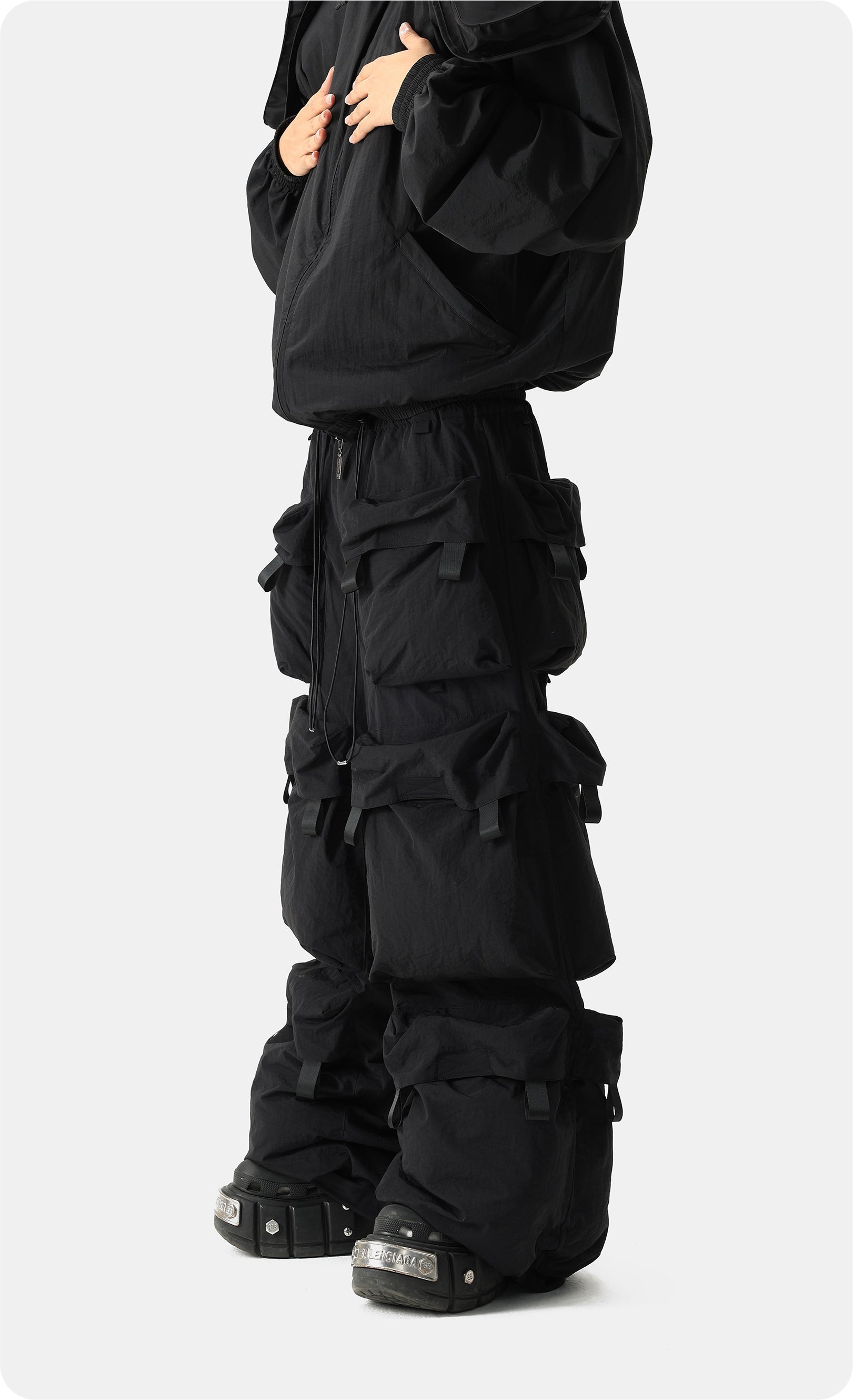 Vanguardia Nylon Multi-Pocket Cargo Pants