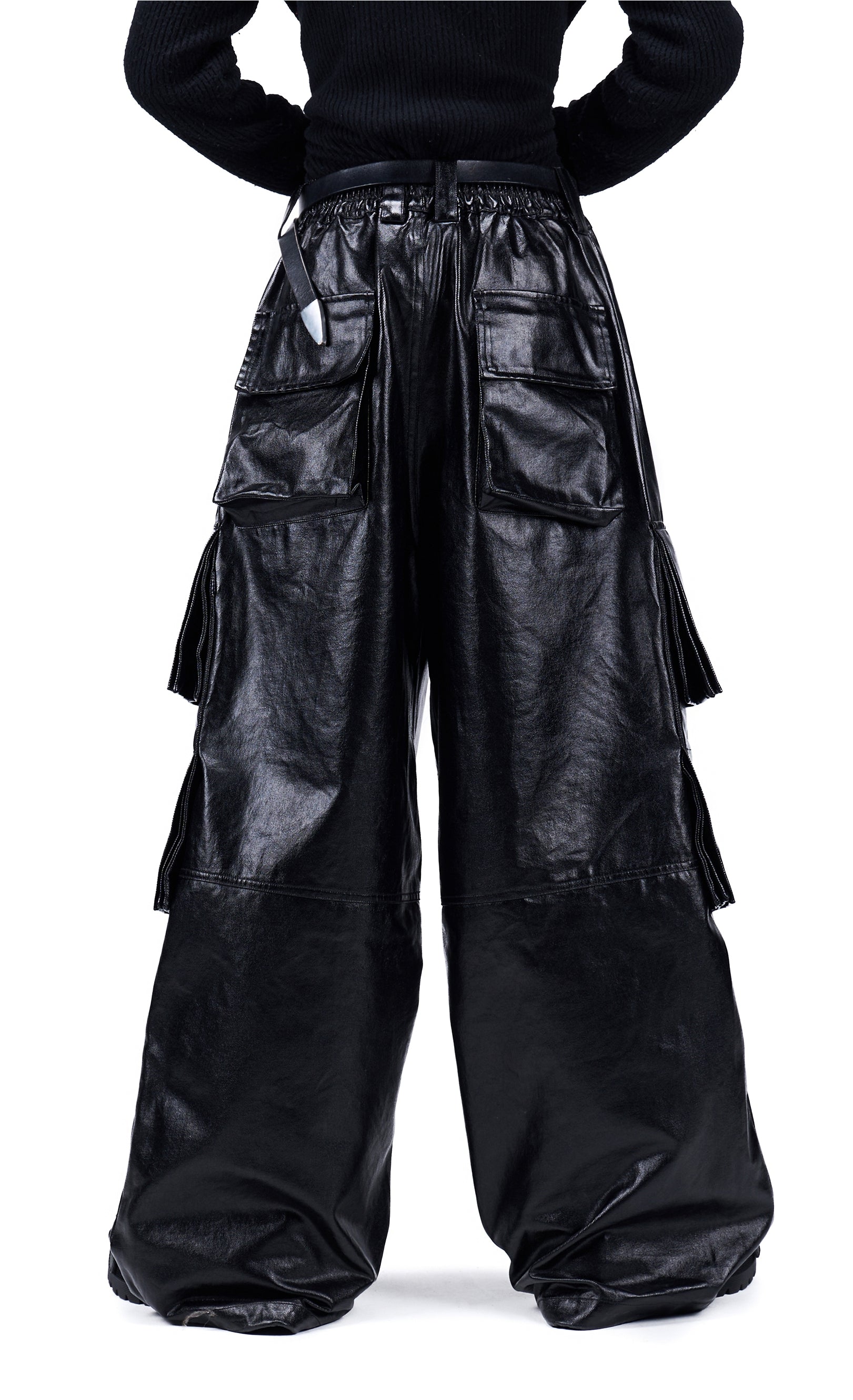 Vanguardia Dimensional Pleated Coated Cargo Pants