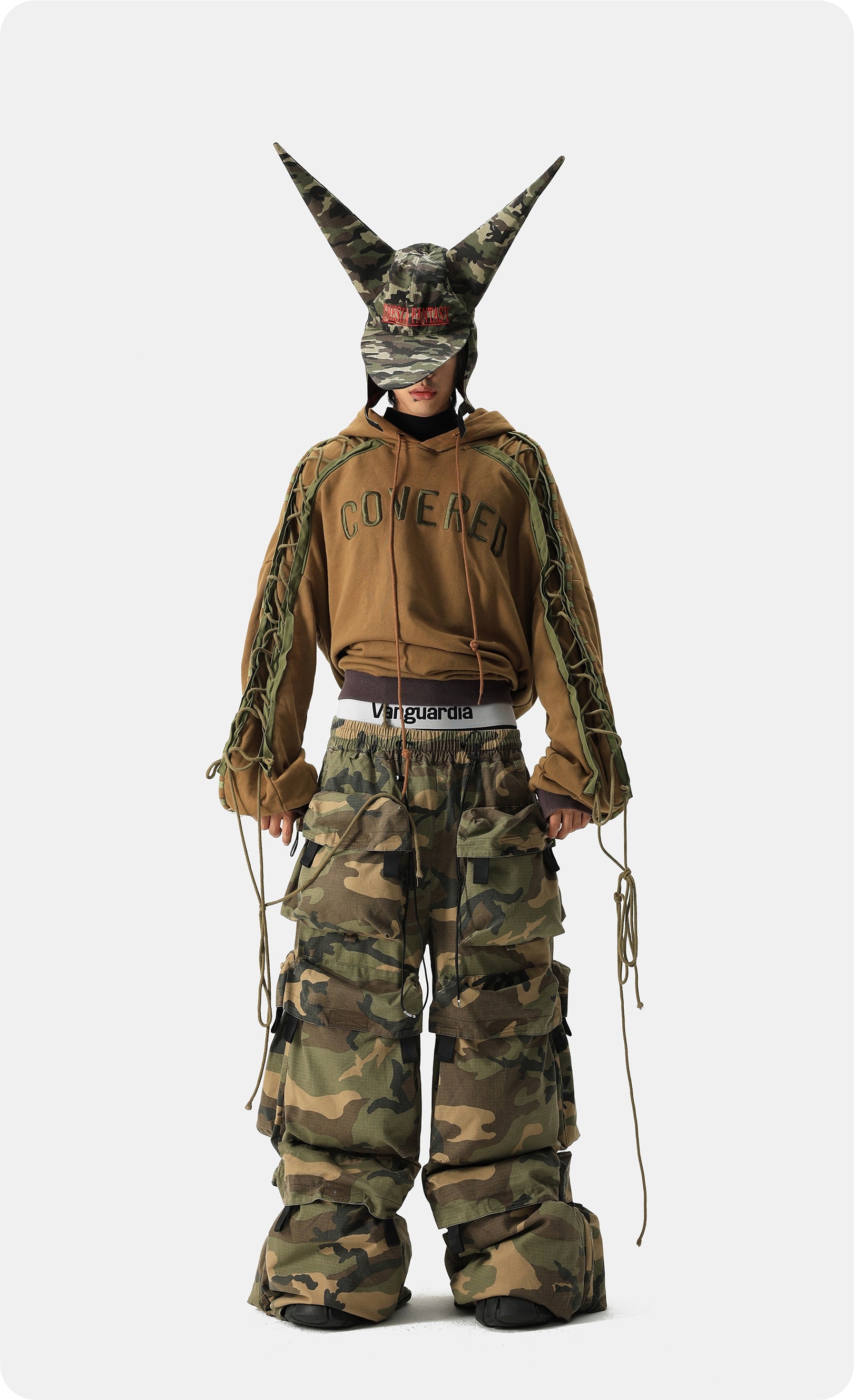 Vanguardia Camo Multi-Pocket Cargo Pants