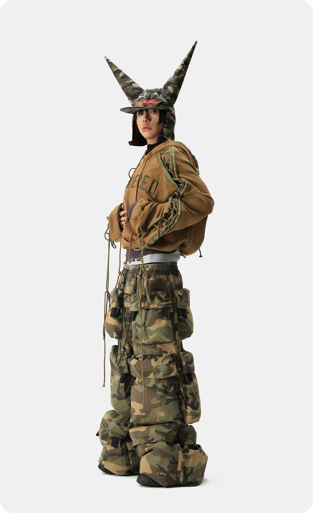 Vanguardia Camo Multi-Pocket Cargo Pants