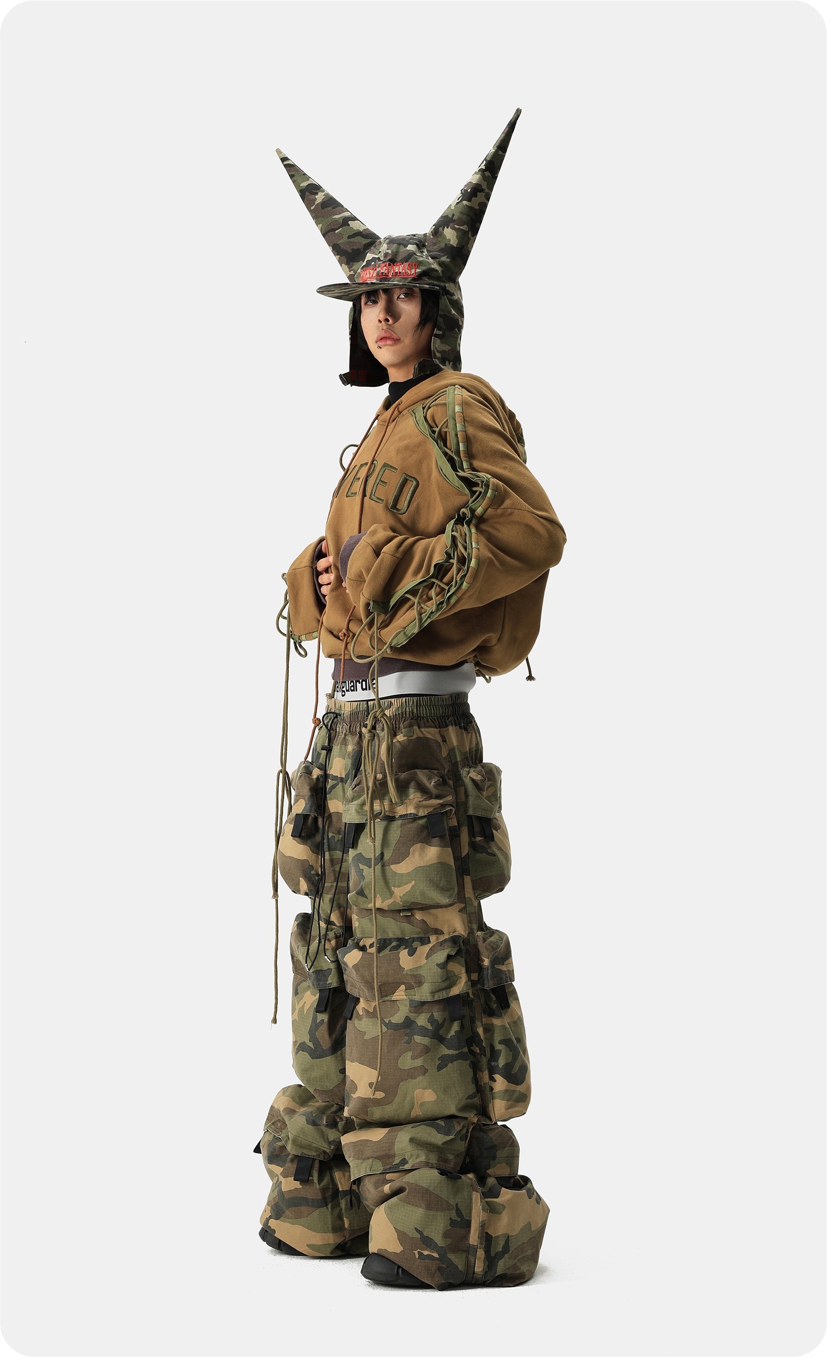 Vanguardia Camo Multi-Pocket Cargo Pants