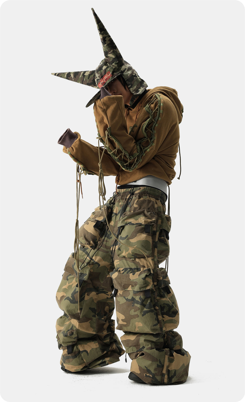 Vanguardia Camo Multi-Pocket Cargo Pants
