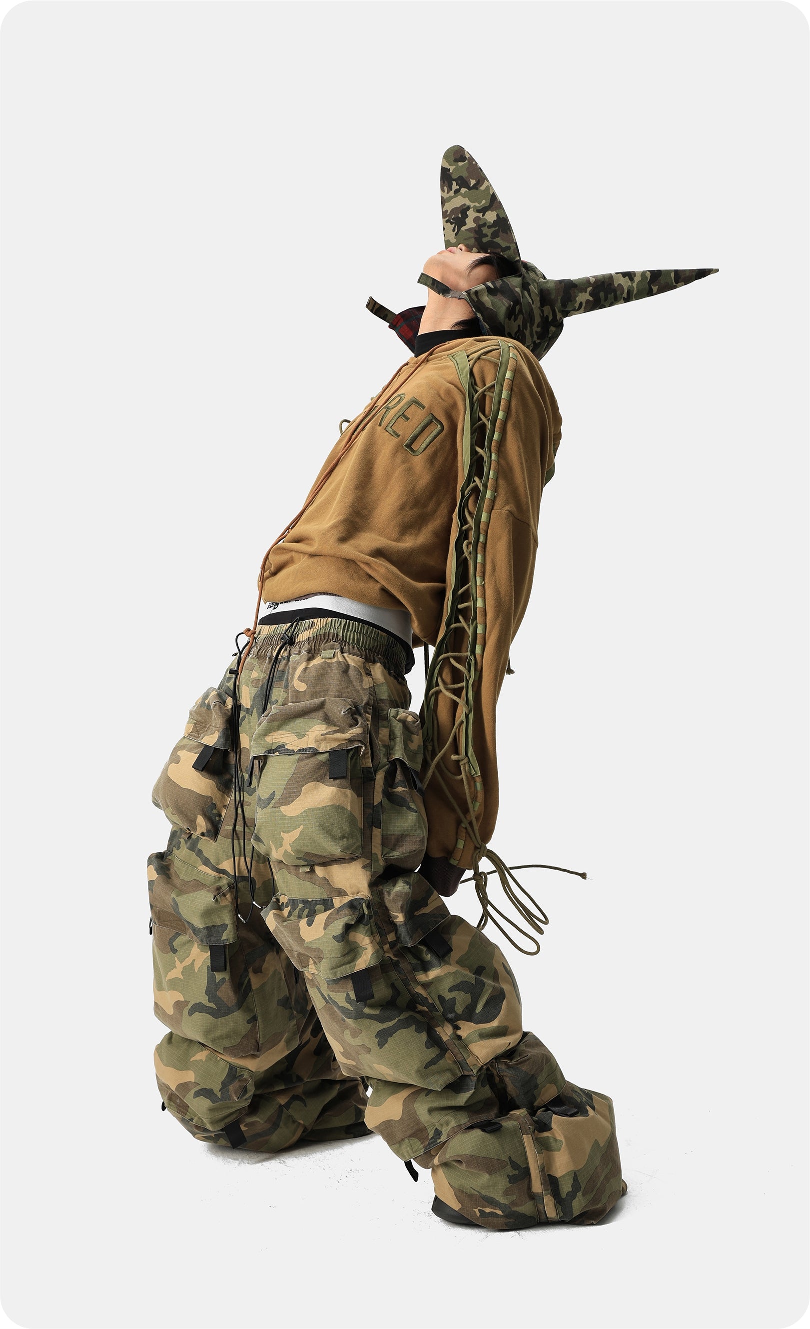 Vanguardia Camo Multi-Pocket Cargo Pants