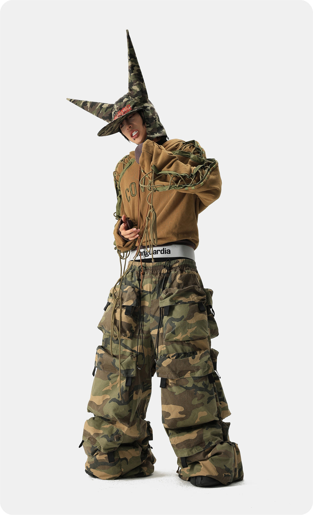 Vanguardia Camo Multi-Pocket Cargo Pants
